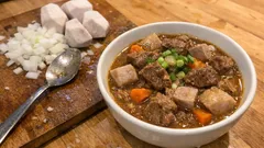 ルーは煮込みすぎないのがコツ：里芋のとろみで作る時短ビーフシチュー