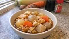 蒸し煮で甘み引き出す、里芋と大根のほっこり煮：豆腐＆油揚げで満足