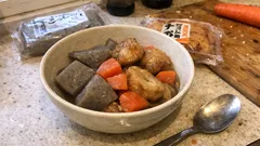 あと一品に助かる。こんにゃく×さつま揚げ×人参の煮物—味しみよく作る下ごしらえ