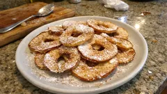 100℃でじっくり、カリッと軽い「りんごチップス」—オーブンで作る簡単おやつ