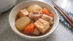 味しみ大根がほっとする—厚揚げと豚バラで作る、やさしい甘辛煮