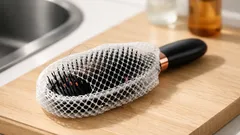 ヘアブラシの絡まり掃除がラクになる 水切りネットをかぶせるだけの時短ワザ