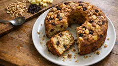 りんごとくるみでしっとり、ラムレーズンが香る秋のチャンベッローネ(リングケーキ)