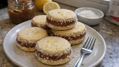 レモン香るほろほろサブレで作る、アルファホーレス(自家製ドゥルセ・デ・レチェ)