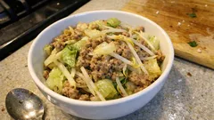 フライパンひとつで完成：白菜ともやしと豚ひき肉のさっと炒め（しょうが香る）