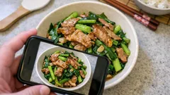 片栗粉でしっとり仕上げる、雪菜と豚肉のにんにく醤油炒め（フライパンでさっと）