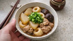 大根が驚くほどやわらかい—下茹でから作る鶏ももとちくわぶの煮物