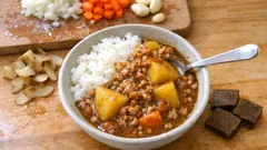 じゃがいもゴロゴロ！豚ひき肉カレー—ルーを少し先に炒めてコク深く