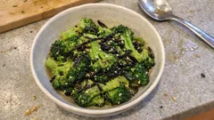 レンジで3分、塩昆布で旨みしみる：ブロッコリーのさっぱり和え