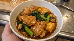 フライパン1つで照りつや—鶏もも肉と厚揚げの甘辛とろみ煮