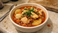 ワンパンでコトコト、バッカラとじゃがいものトマト煮込み—自然なとろみが決め手